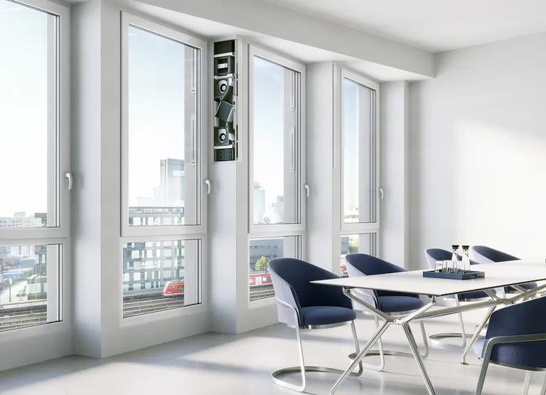 Die Abführung von CO2 und die bedarfsgerechte Belüftung gewährleisten dezentrale Lüftungsgeräte von Siegenia mit Zusatzvorteilen wie Wärmerückgewinnung oder Schalldämmung.