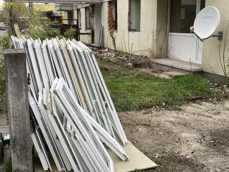 Um PVC-Fensterrahmen vollst&auml;ndig recyceln zu k&ouml;nnen, haben die Teams der drei Unternehmen ein Verfahren entwickelt, um Schwermetalle aus dem PVC zu extrahieren.