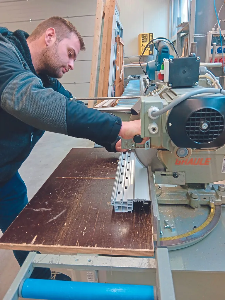 Kundenservice f&uuml;r Fensterverarbeiter wird bei Alumat gro&szlig;geschrieben. Auch &uuml;ber den Fachhandel sind die Schwellen teils vorkonfektioniert erh&auml;ltlich.