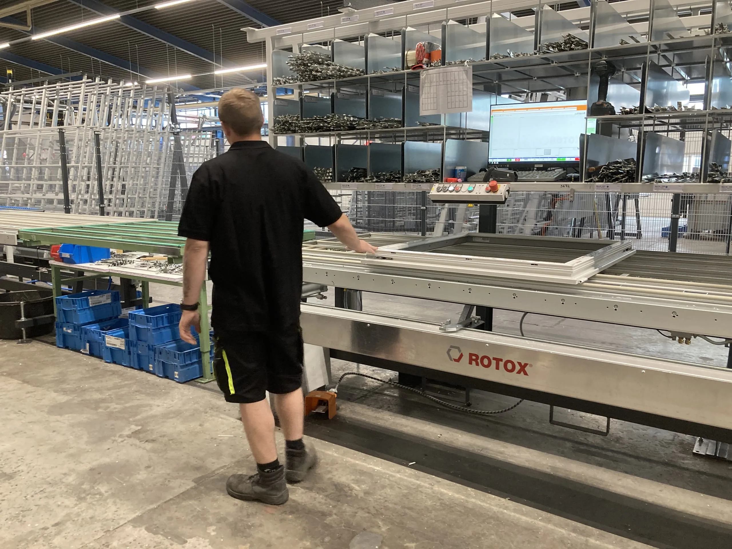 Pro Schicht sind 30 Mitarbeiter an der Fertigungslinie beschäftigt.