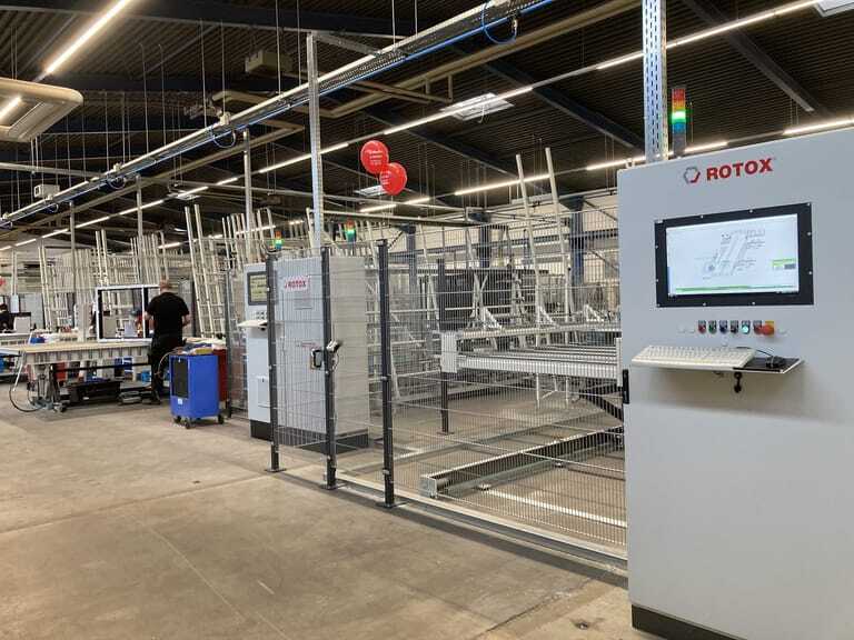 Auf der Einweihungsfeier der neuen Fertigungslinie K10 konnten sich die Anwesenden von der Verarbeitungsqualität und Ablauforganisation der neuen Anlage überzeugen.