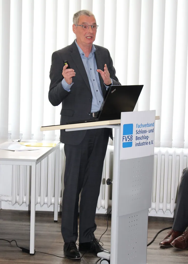Andreas Schneider, Gesch&auml;ftsf&uuml;hrer von StahlmarktConsult in Leverkusen, referierte zum Thema CBAM (Carbon Border Adjustment Mechanism).