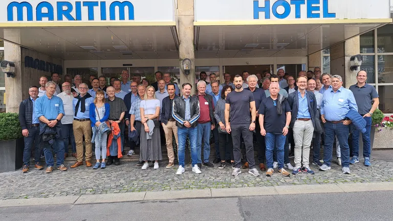 Zahlreiche Mitglieder und Partner folgten der Einladung zum Jahrestreffen des Flachglas Markenkreis.