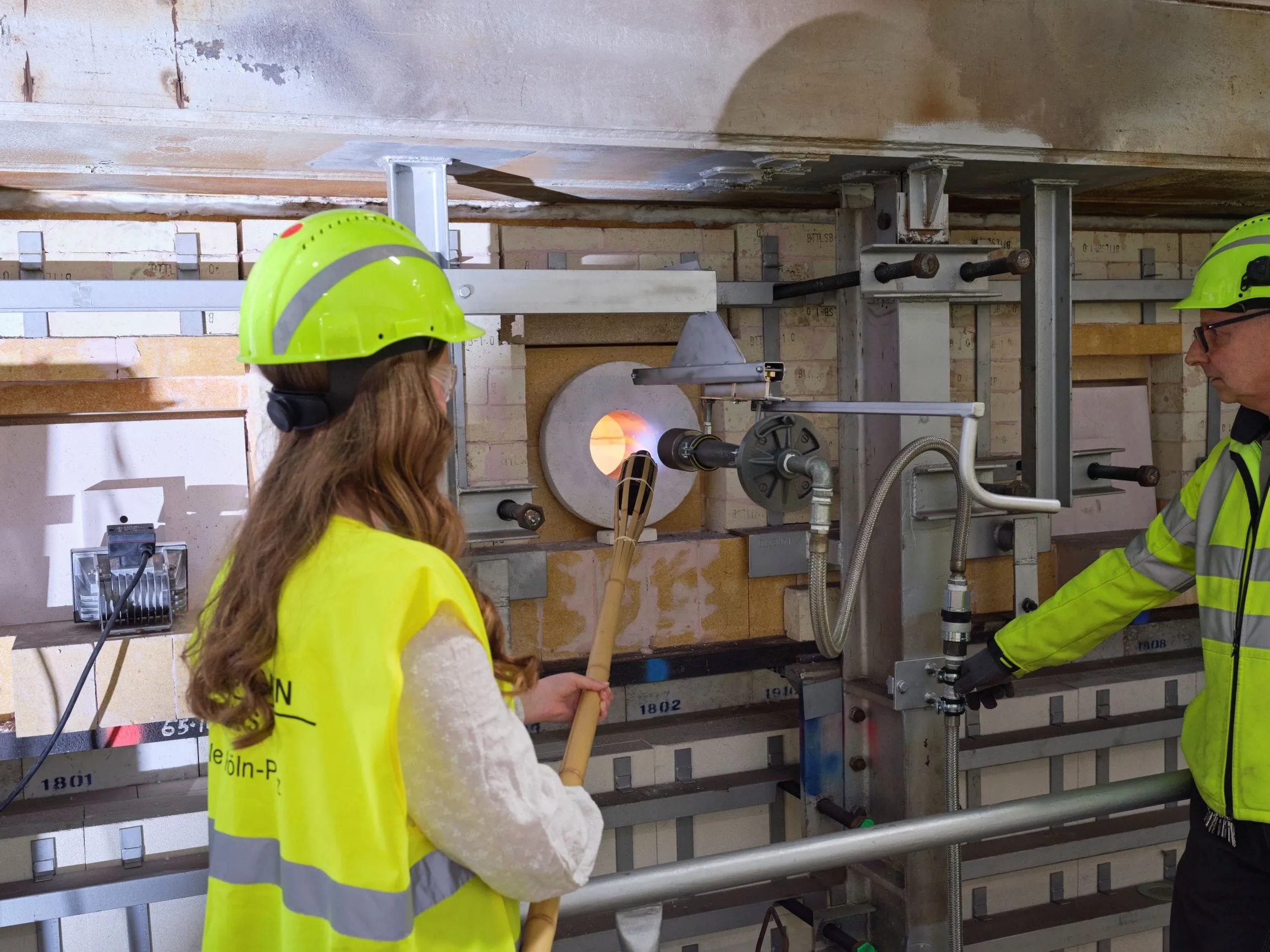 Schmelzwanne im Saint-Gobain Glass Werk Porz geht in Betrieb