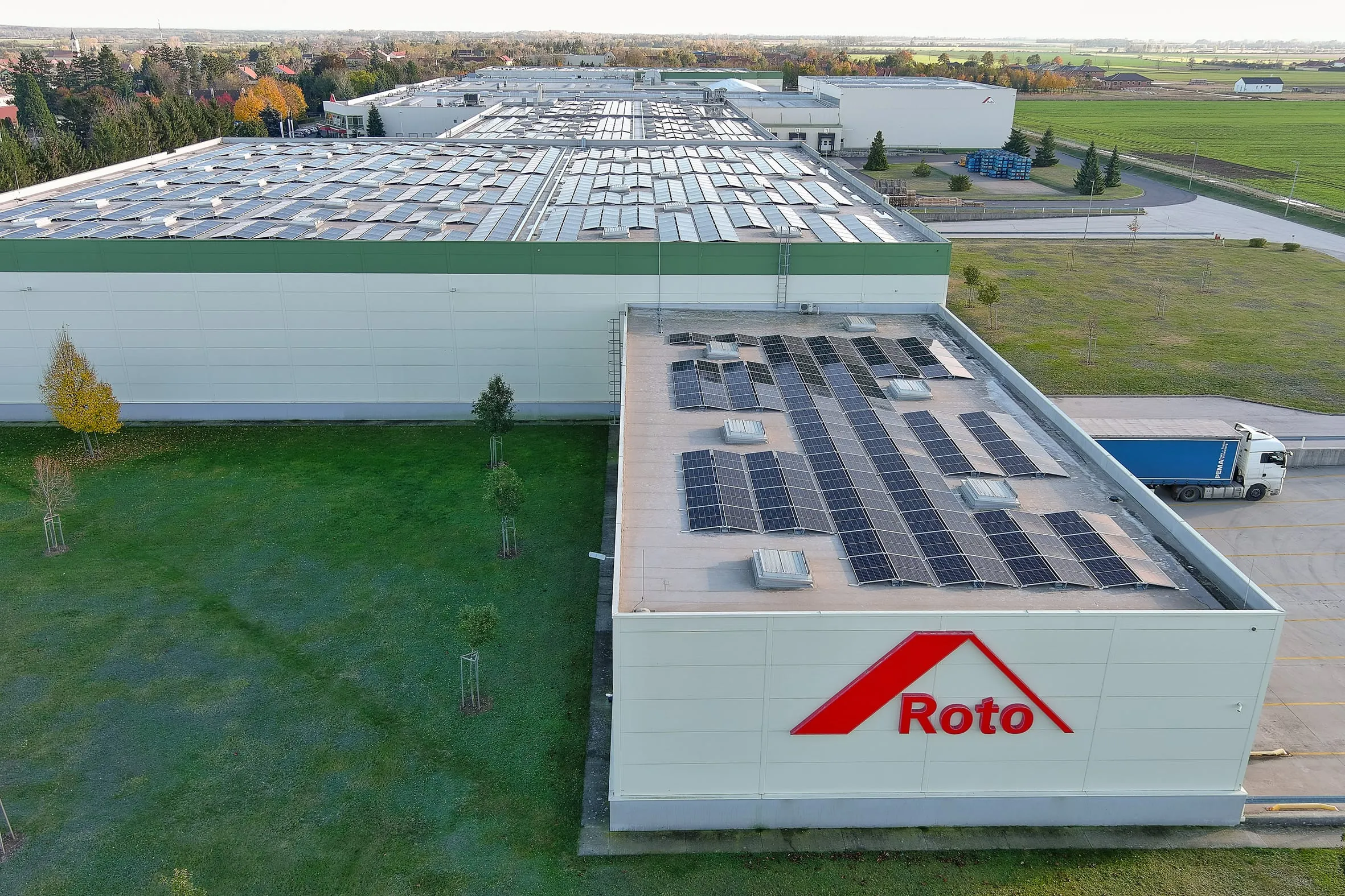 Roto nimmt Photovoltaikanlage in Ungarn in Betrieb