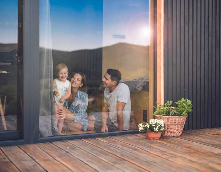 Effektiver Hitzeschutz im Sommer und effizienter Wärmeschutz im Winter: Das neue Fensterglas Climaplus bzw. Climatop Planistar Sun Plus ist eine energieeffiziente Glaslösung für alle Jahreszeiten.