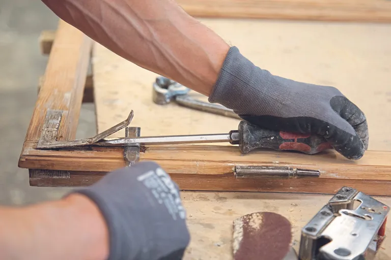 Ein Meilenstein ist die Runderneuerung historischer Kastenfenster: Pro Jahr werden ca. 4.500 bis 6.000 Fenster restauriert.