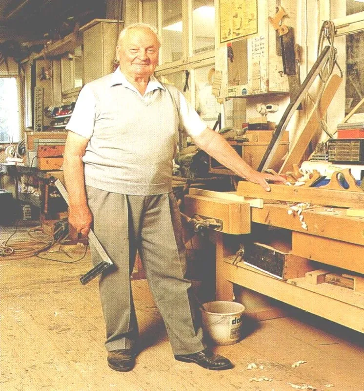 Otto Lippold in der ehemaligen Werkstatt in der Luisenstr. 19 in Sprendlingen.