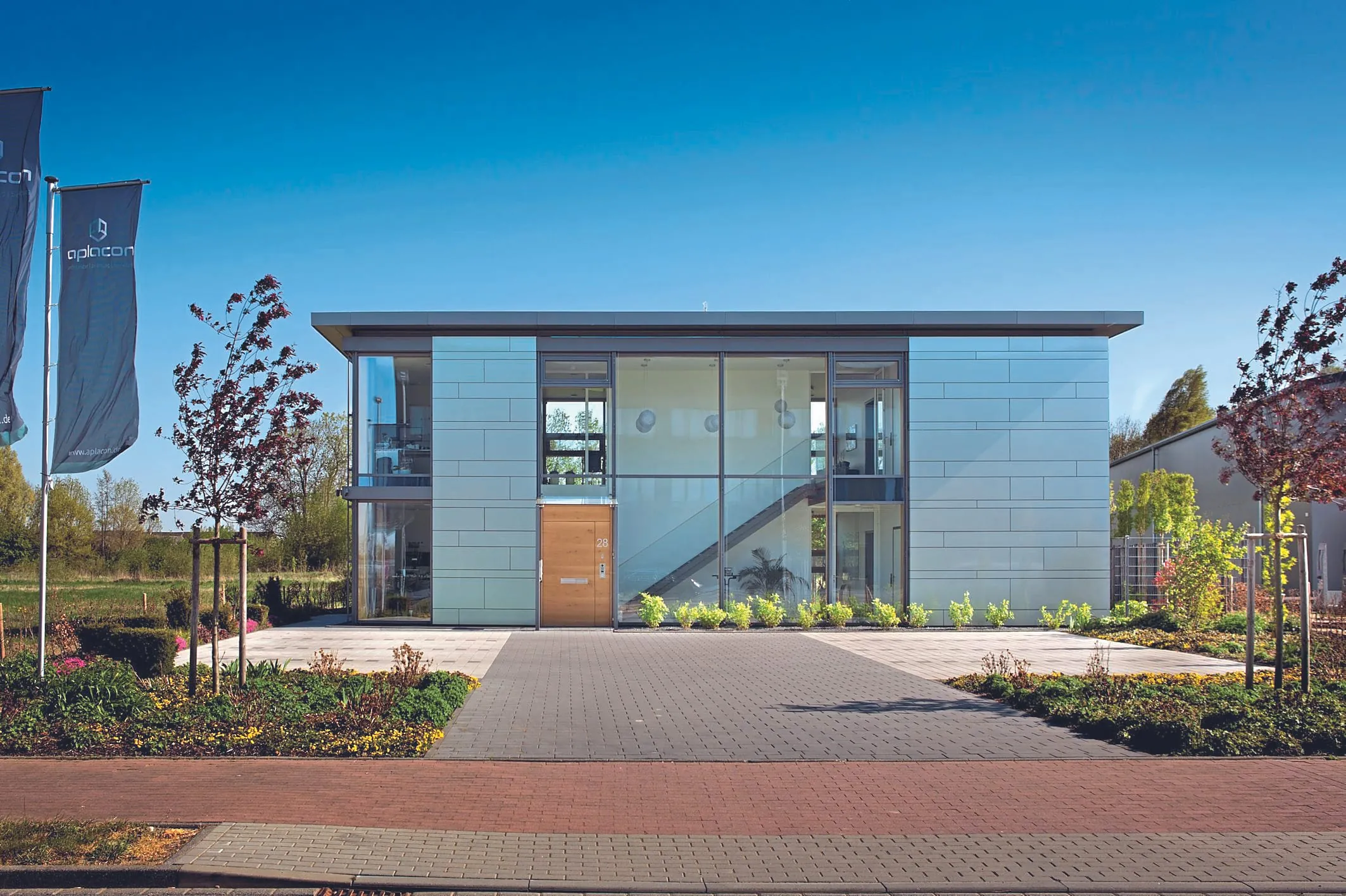 Lebendige Fassade mit stimmigen Proportionen