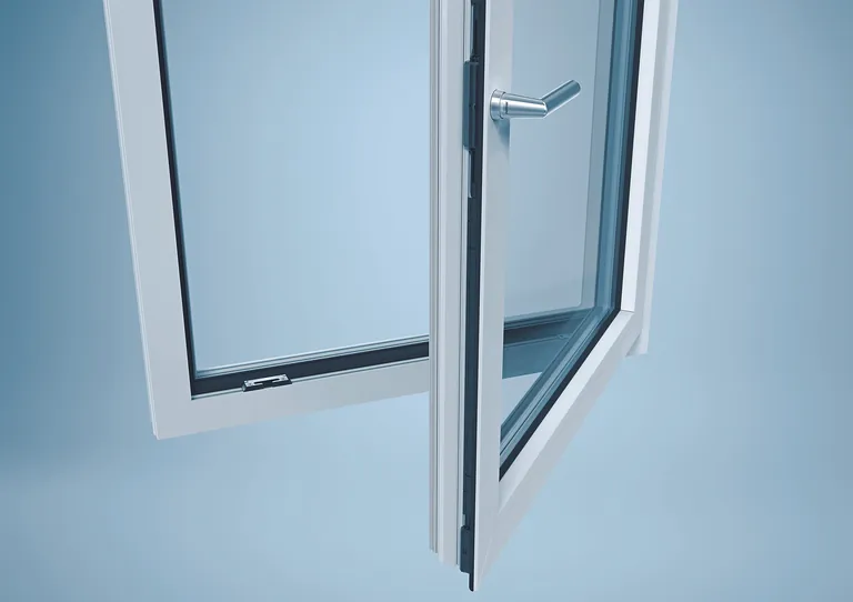 Der Fensterbeschlag Heroal WF EM  zeichnet sich durch eine einfache, effiziente Montage aus und verbindet hohe Funktionalit&auml;t mit einer Vielzahl von Gestaltungsoptionen sowie schlanken Ansichtsbreiten.