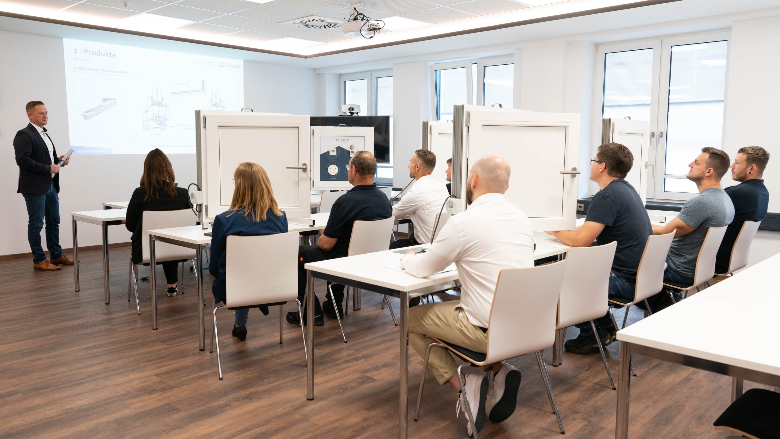 Seminare zu Cybersecurity, Fenstermontage und mehr