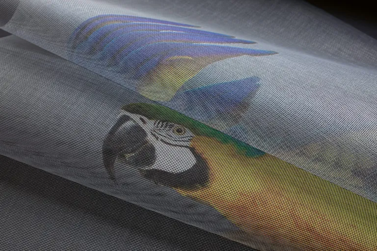 Die gespannten Insektenschutzanlagen lassen sich mit allen vorstellbaren Motiven bedrucken, auch mit Motiven aus MHZ Kollektionen.