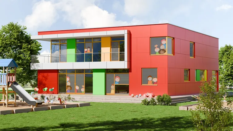 Mit individuellen Motiven lässt sich bedruckter Insektenschutz als Designelement an Fenster und Fassade einsetzen.