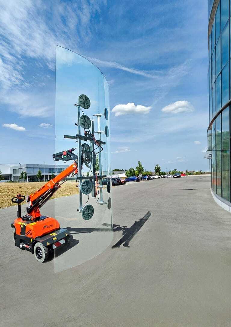 Plane oder gebogene Scheiben bis zu 1500 kg lassen sich mit dem Eurotech Hebegerät sicher bewegen und montieren. Der Saugrahmen kann an einem Teleskopstapler oder einem Kran befestigt werden.