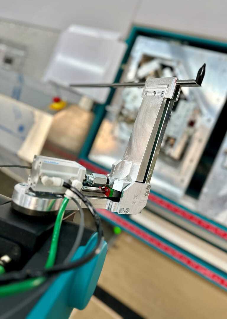 Rottler und Rüdiger stellt ein Automatisierungskonzept für die Verarbeitung starrer Abstandhalter vor.