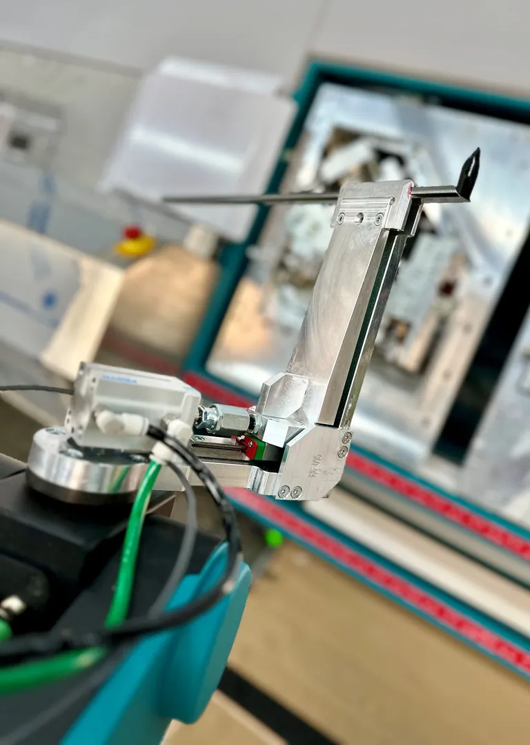 Rottler und R&uuml;diger stellt ein Automatisierungskonzept f&uuml;r die Verarbeitung starrer Abstandhalter vor.