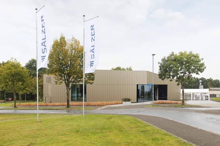 Auf rund 430 Quadratmetern befinden sich im S&auml;lzer Kompetenzzentrum Ausstellungsfl&auml;che, Schulungsr&auml;ume und Testzentrum f&uuml;r hochsichere Fenster, T&uuml;ren und Fassaden.