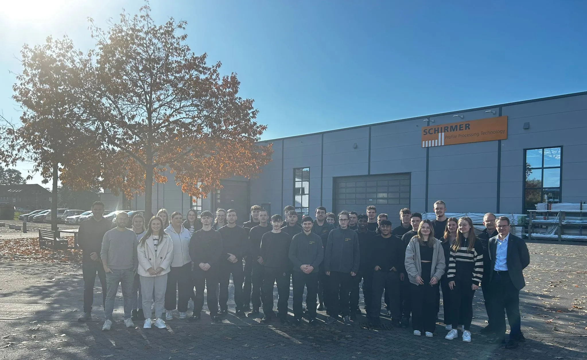 Schirmer und Wirus Fenster gestalten Ausbildung gemeinsam