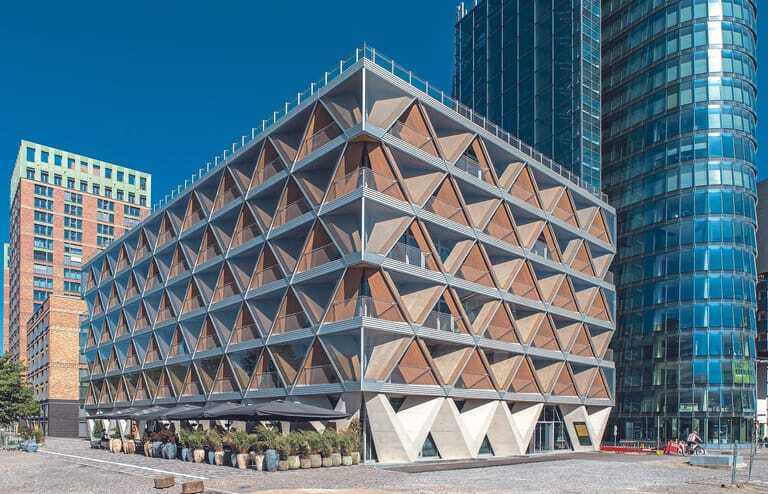 Das in Holz-Hybrid-Bauweise errichtete B&uuml;rogeb&auml;ude The Cradle in D&uuml;sseldorf besticht durch sein ganzheitliches Nachhaltigkeitskonzept und folgt dem Cradle-to-Cradle-Prinzip. Alle Aluminiumelemente an der Fassade wurden aus der nachhaltigen Legierung Hydro Circal 75R hergestellt.