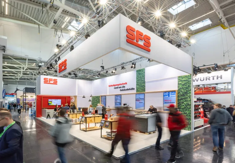 VHF, Flachdach, Fenstermontage, Metallleichtbau und Bändertechnik: Der rund 78 Quadratmeter große Stand bot Besuchern einen Überblick über alle Produktlinien.