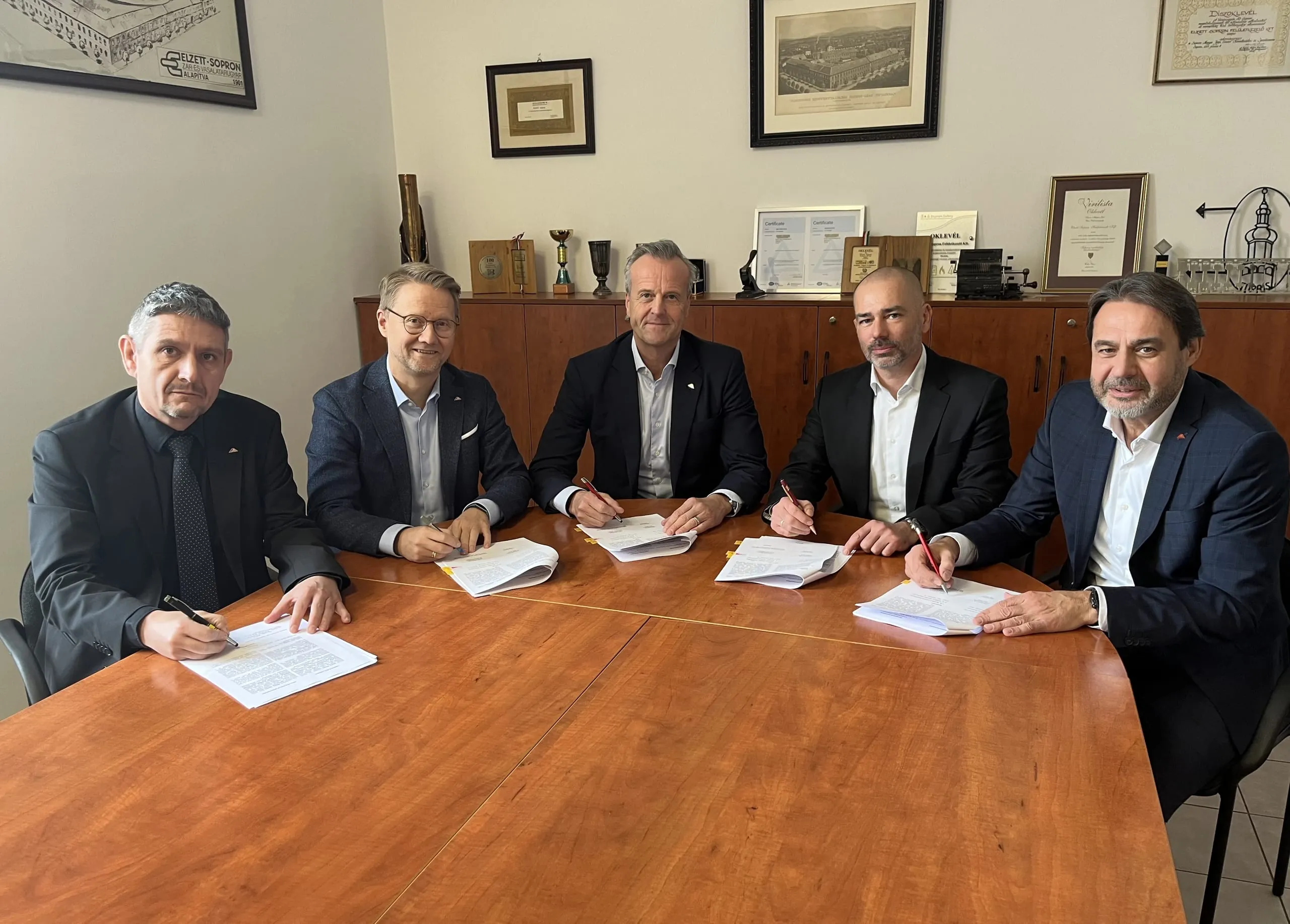 Roto stärkt Bereich der Oberflächenbehandlung