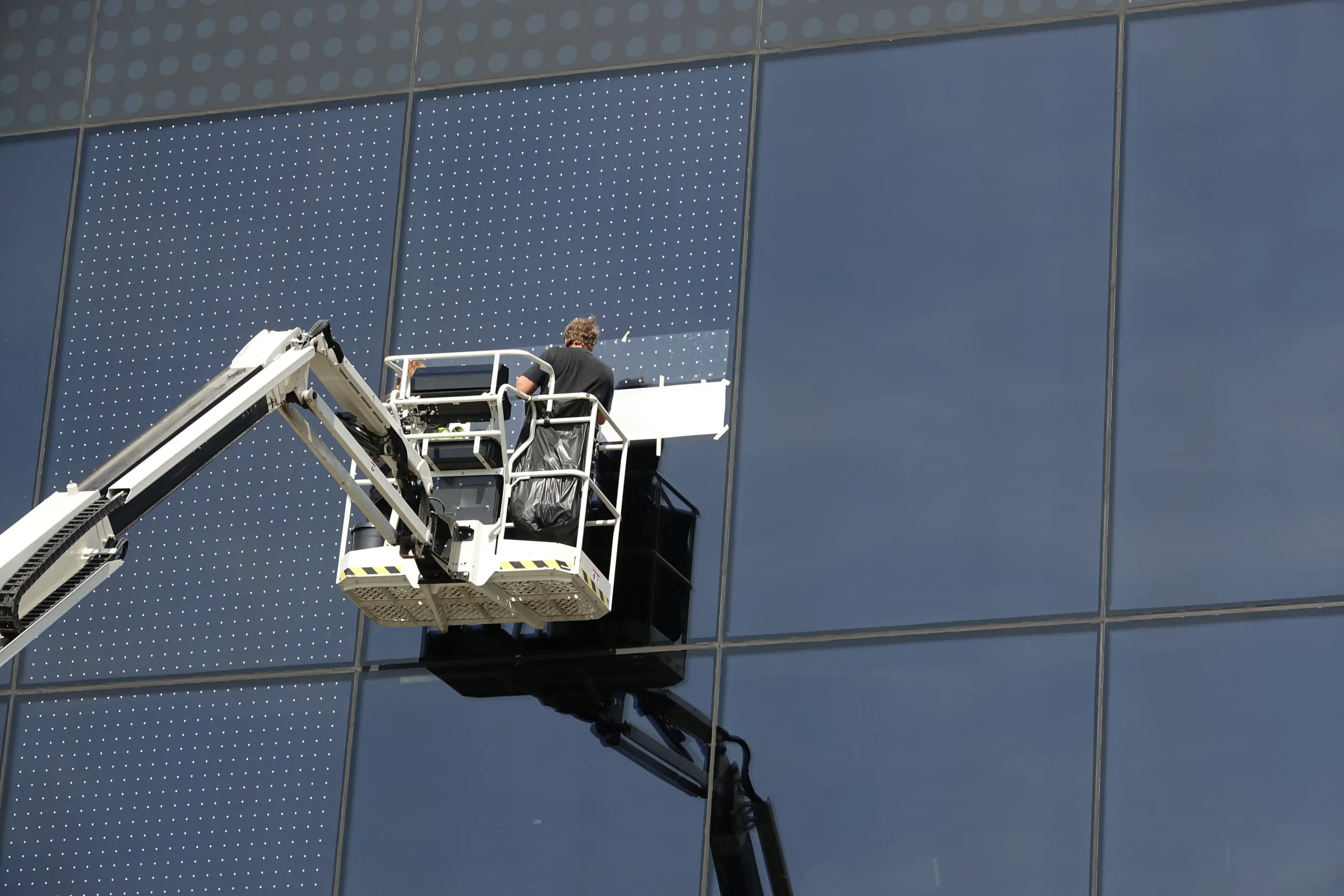 Hochwirksamer Vogelschutz an Glasfassaden