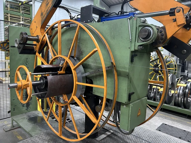 Das neue Coil-Lager verk&uuml;rzt den Weg der Coils bis zur Abwickelhaspel in der Presserei erheblich.