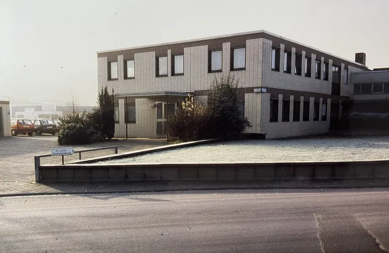 Das Kremer-Firmengeb&auml;ude in den 70er Jahren &ndash; seitdem wurde der Firmensitz in W&auml;chtersbach kontinuierlich vergr&ouml;&szlig;ert.