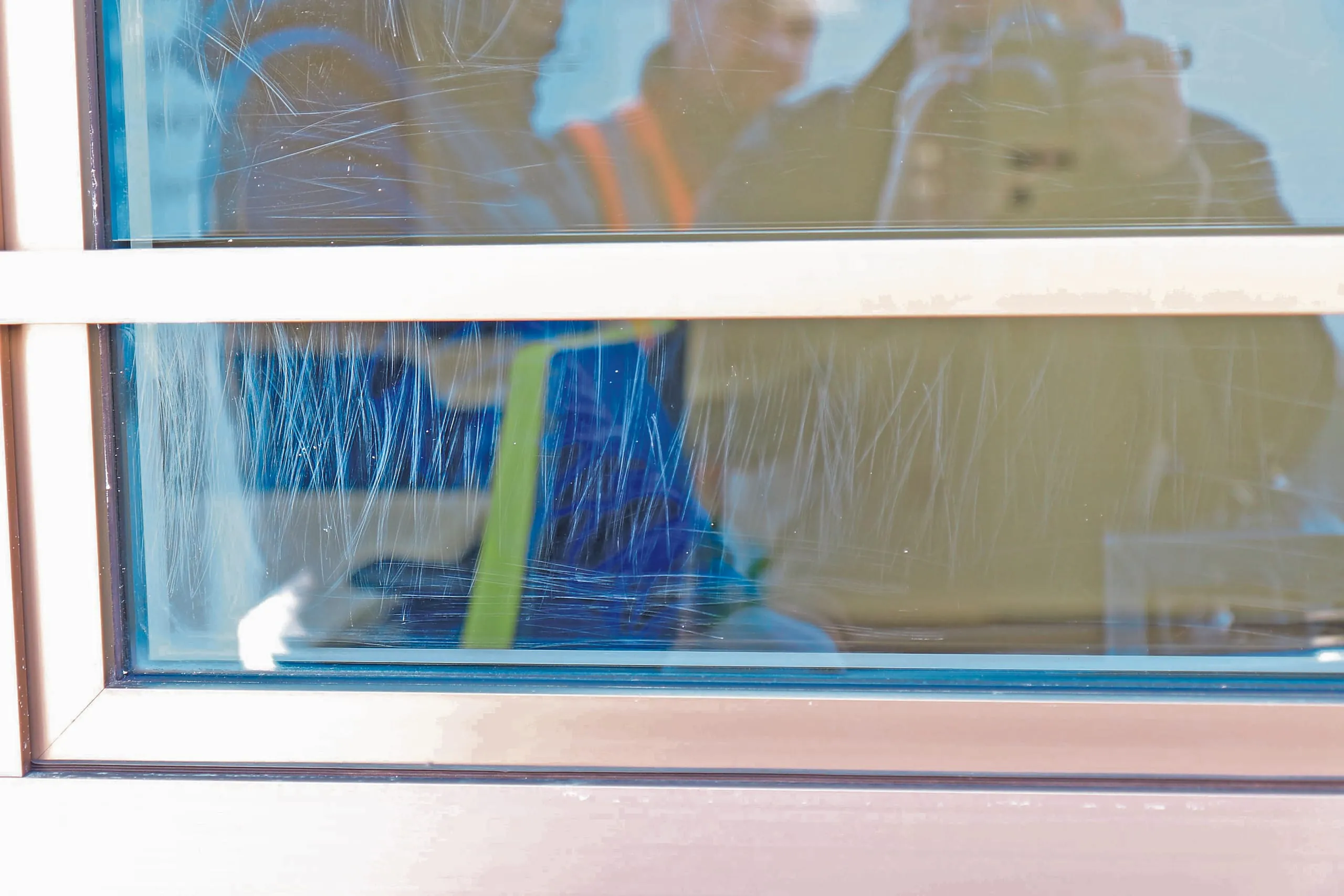 Glaskratzer: Wie Sie nicht auf dem Schaden sitzen bleiben