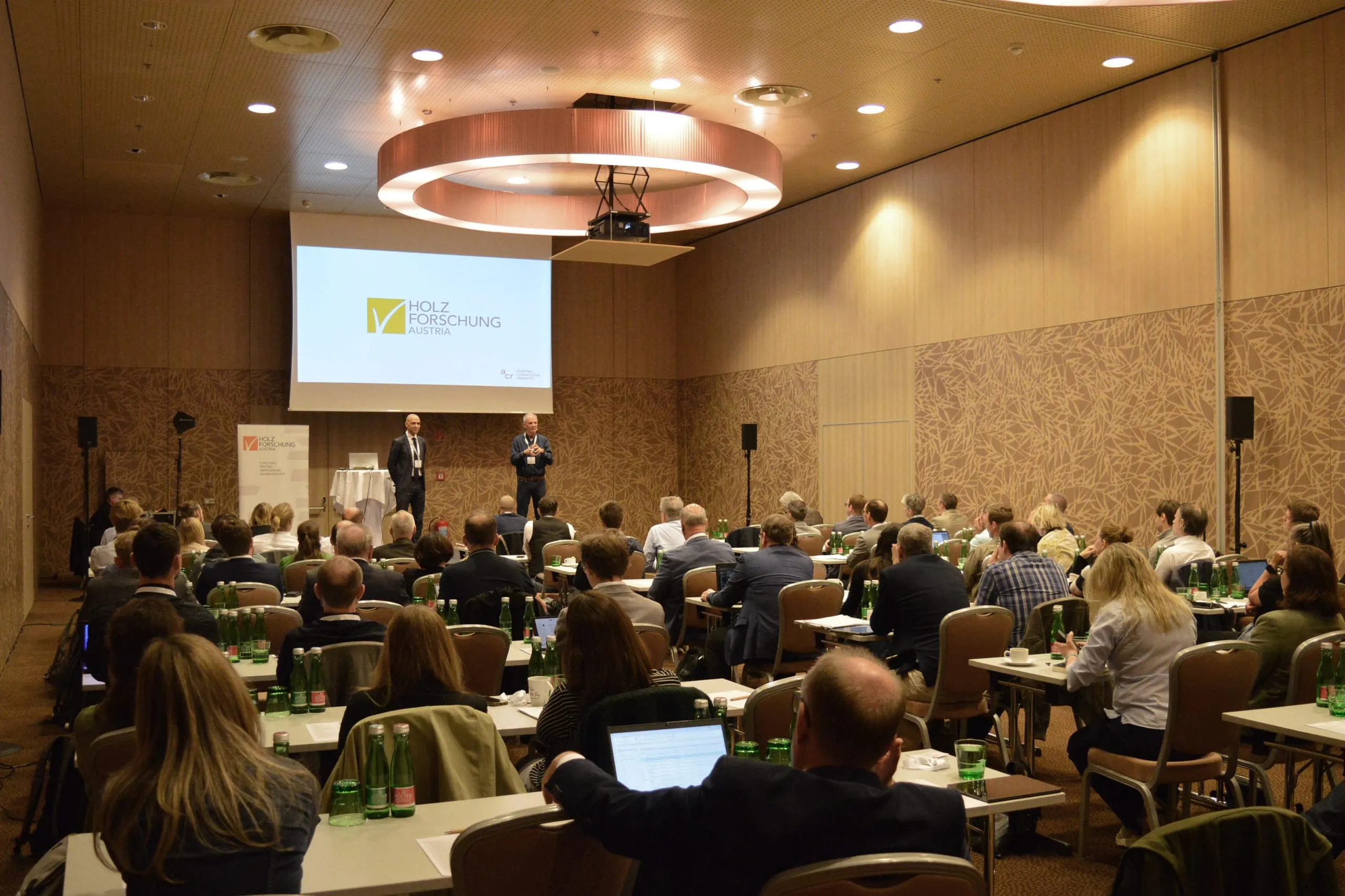 Erstes Kreislaufforum Holz zeigt Theorie und Praxis