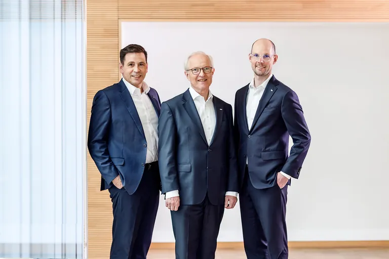 Die neue Geschäftsführung von Schmalz (v. l.): Andreas Beutel, Dr. Kurt Schmalz, Dr. Johannes Schmalz.