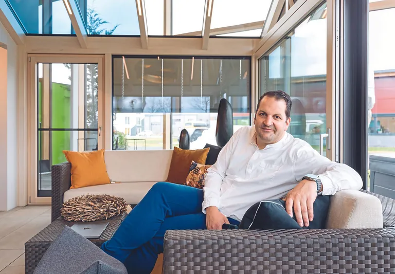 Matthias Brack ist Schreinermeister, Unternehmer, Vision&auml;r, Netzwerker, Speaker und Youtuber. Er besch&auml;ftigt sich regelm&auml;&szlig;ig mit aktuellen bzw. Zukunftsthemen, die f&uuml;r Handwerker eine hohe Relevanz haben bzw. haben werden. Er leitet Brack Wintergarten in Altusried, unweit von Kempten im Allg&auml;u.