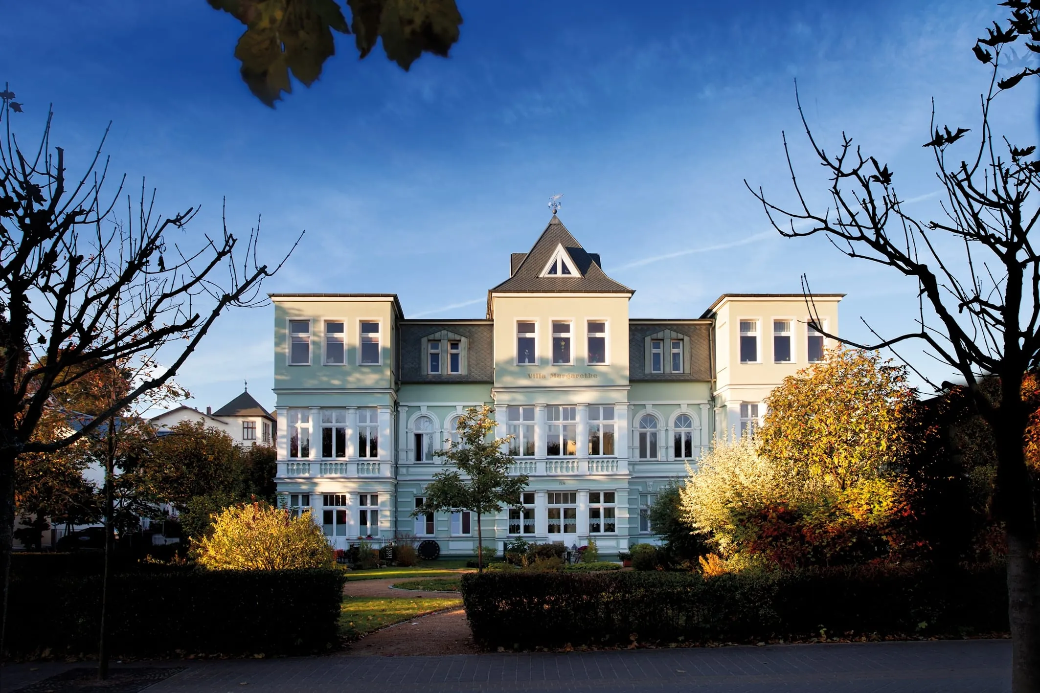 Neue Holz-Denkmalfenster von Kneer-Südfenster