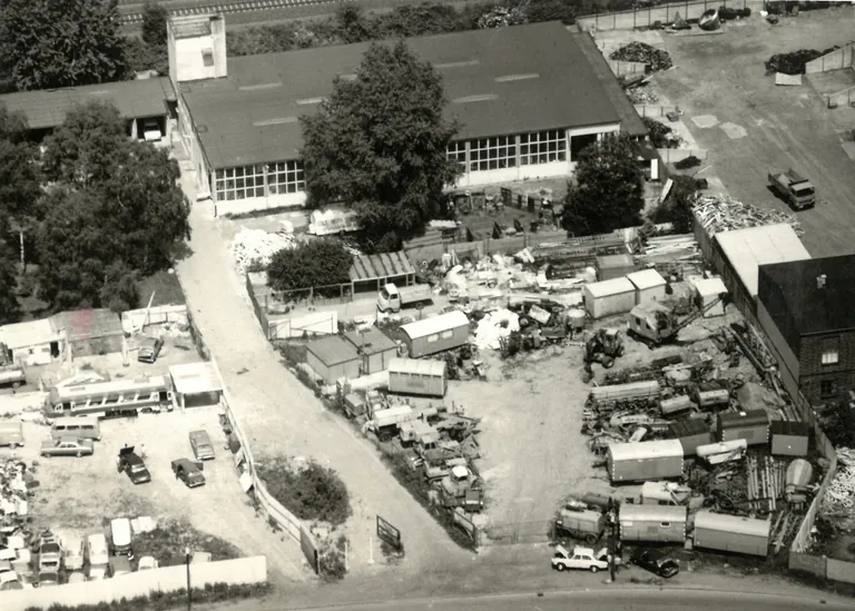 Das Fensterwerk in Essen Borbeck im Jahr 1973. Zu diesem Zeitpunkt war ein Teil des Geländes noch an einen Schrotthändler vermietet.