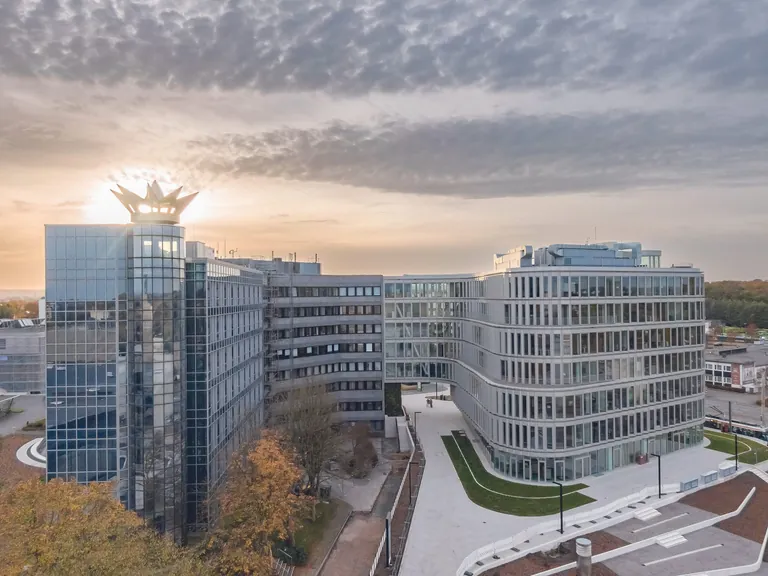 Sch&uuml;co erwirtschaftete 2024 mit 6.850 Mitarbeitenden einen Jahresumsatz von 2,05 Milliarden Euro. 