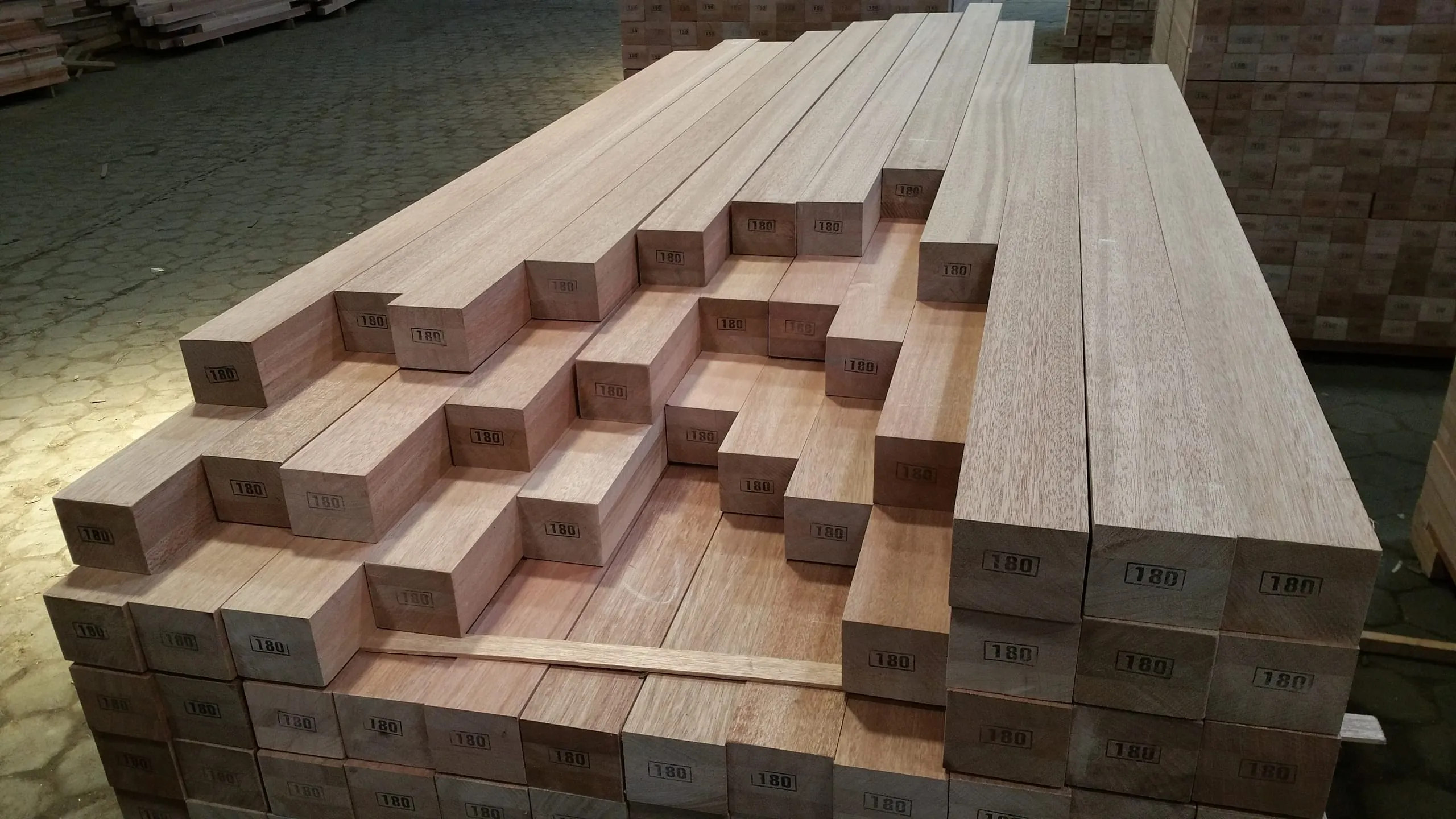 25 Jahre Expertise: VFF aktualisiert Holzarten-Merkblätter