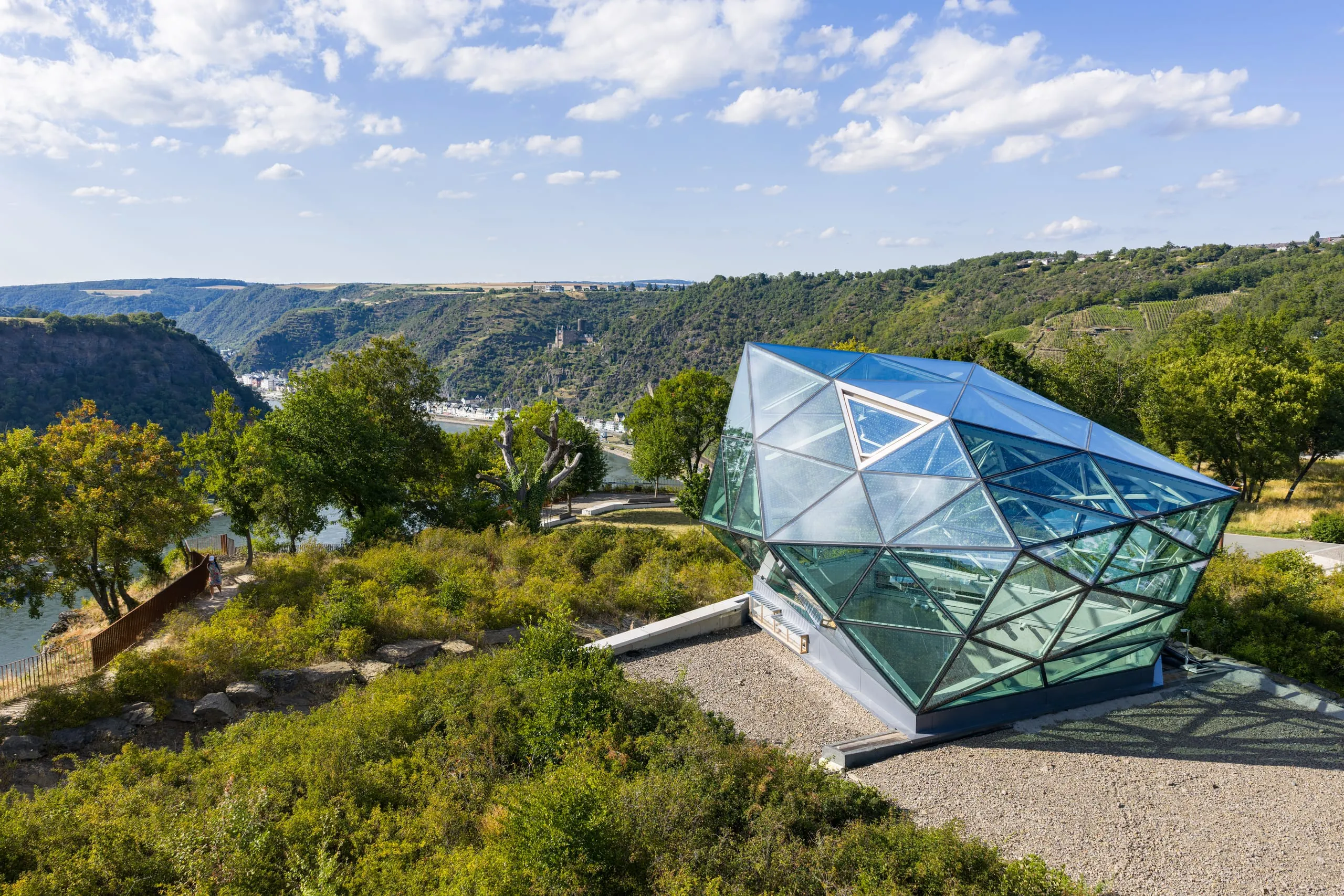 Frener & Reifer realisiert gläsernen Felsen auf der Loreley