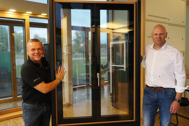 Die Idee f&uuml;r das Luxa-Fenstersystem stammt von Philippe Boudot (re.). Gemeinsam mit Michael Leopold, der die Fenster produziert, hat er das System zur Marktreife entwickelt.