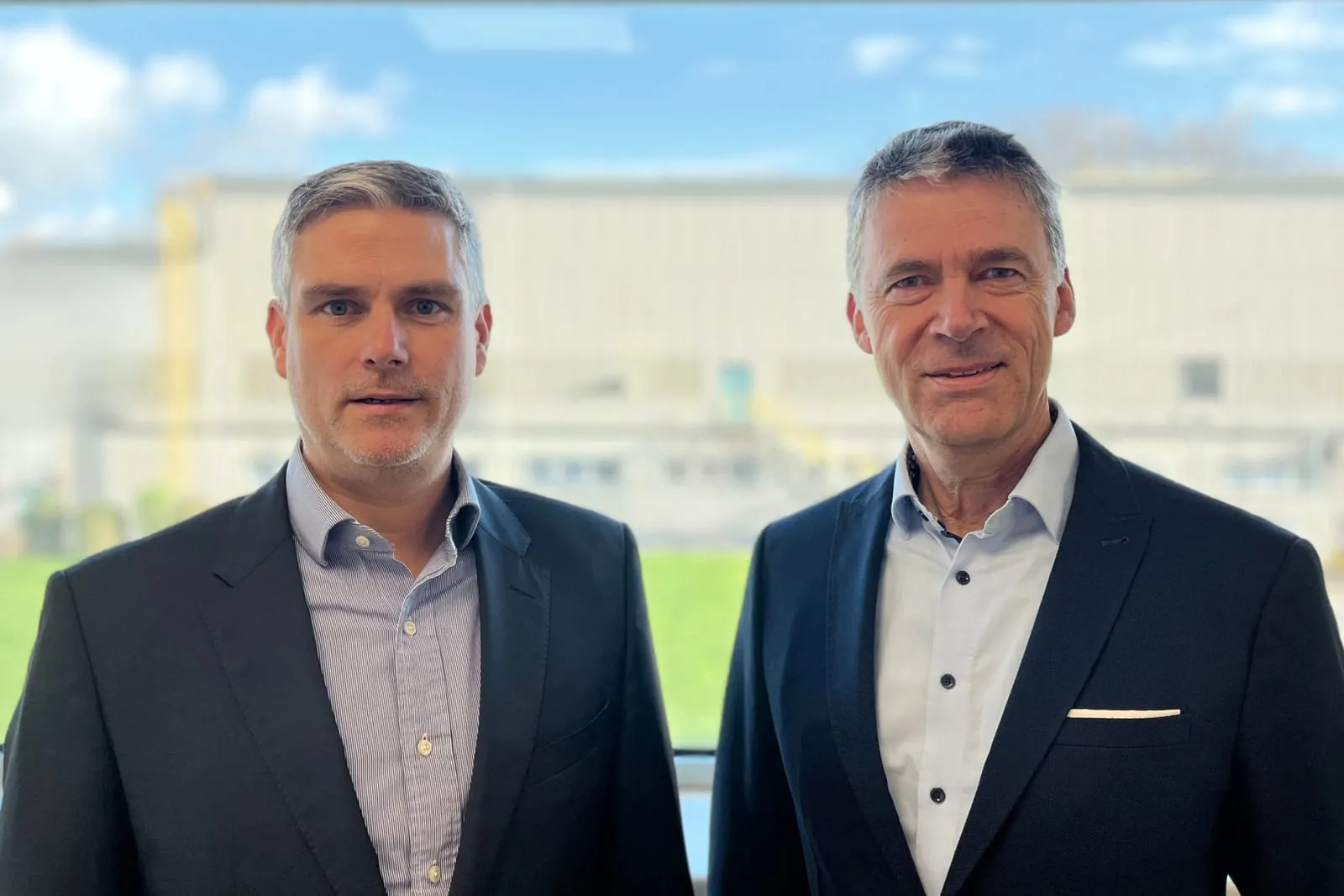 Tobias Breil (l.) ist neuer Vorstand von Pilkington Deutschland. Dr. Christian Quenett (r.) wurde zum Sprecher des Vorstandes ernannt.