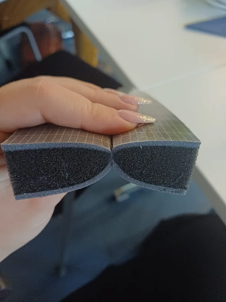 Beim TP655 Trio Funktionsband ML-Tech Eco verbindet eine mittige Taililerung die zwei &auml;u&szlig;eren, luftdichten Schaumschichten.