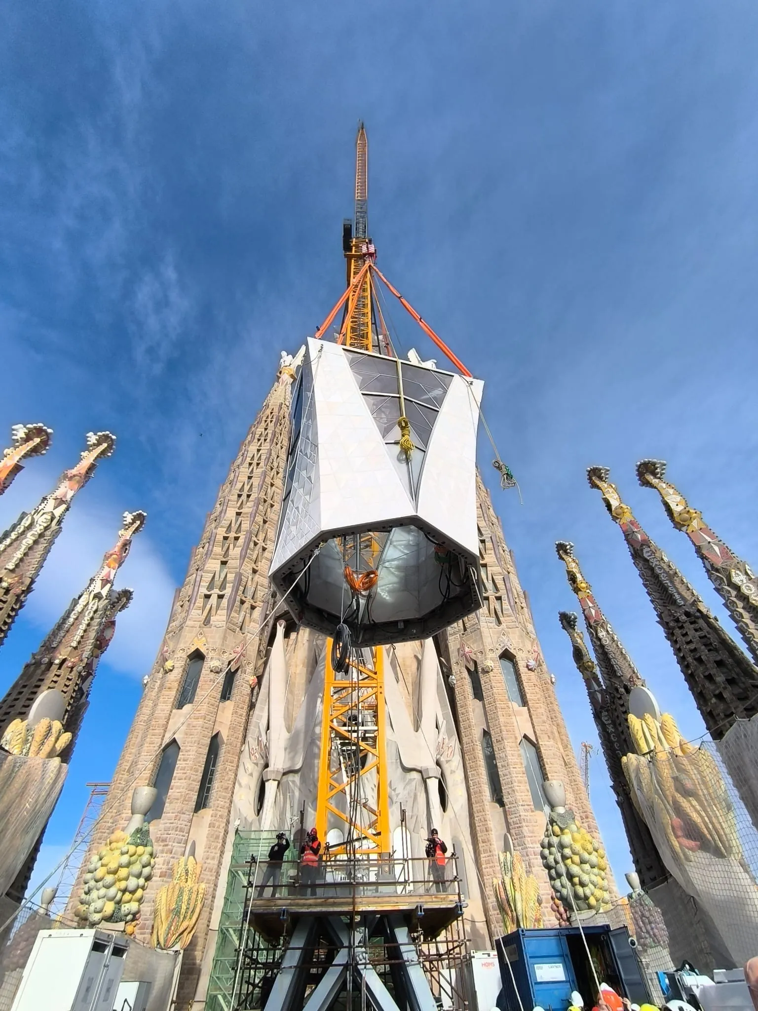 Gartner vollendet höchsten Kirchturm der Welt