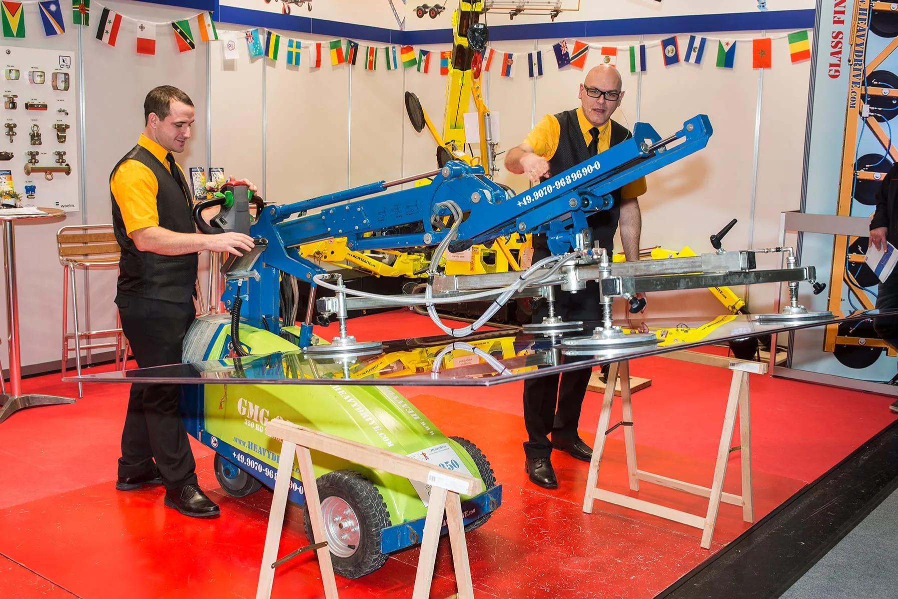 Heavydrive zeigt Montageroboter