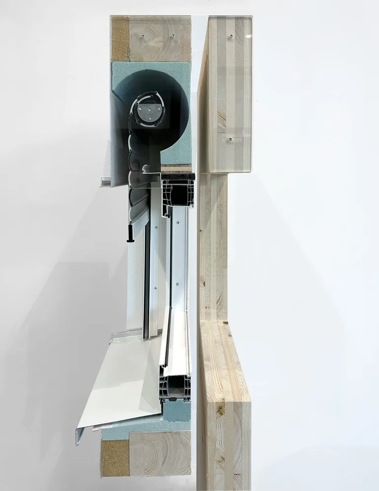 Durch die pr&auml;zise Vormontage des TOBframe Fenstermoduls kann es in nur einem Arbeitsschritt vor oder in die Bauwerks&ouml;ffnung gesetzt werden.