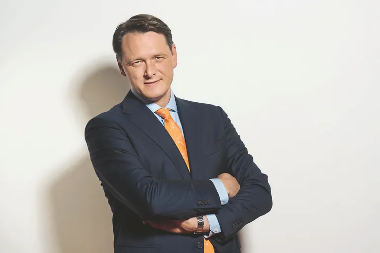 Dr. Johann Quatmann ist Tischlermeister und Jurist. Seit 2017 ist er Hauptgesch&auml;ftsf&uuml;hrer von Tischler NRW sowie der TSG Technologie und Service GmbH in Dortmund. Quatmann ist Jurymitglied im Wettbewerb Fensterbauer des Jahres, der von Holzmann Medien, der EBH AG sowie der TSG getragen wird.