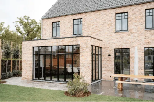 Aluminium-Fenster in Stahloptik für Landhaus mit Charakter