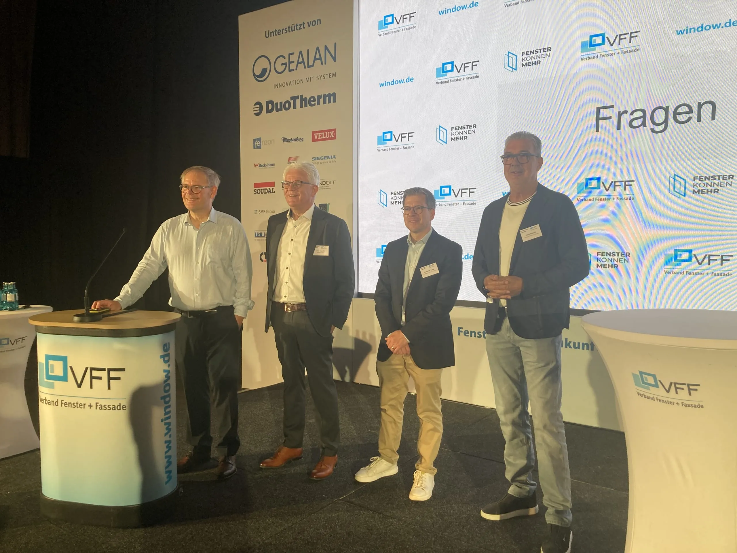 Anton Gugelfuß als neuer VFF-Präsident vorgestellt: (v.l.) Geschäftsführer Frank Lange, Anton Gugelfuß, Benjamin Huber von der Werbeagentur Brandcom sowie Helmut Meeth.