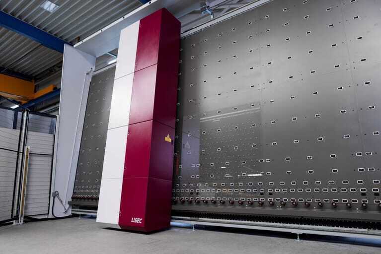 Die Lisec LSP-A vereint zwei unterschiedliche Laserstrahlquellen in einer Anlage und kommt vollständig ohne Additive oder Verbrauchsmaterialien aus.