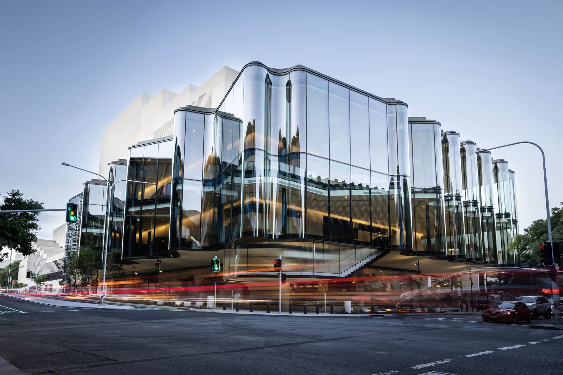 Wellen aus Glas für Theater in Brisbane