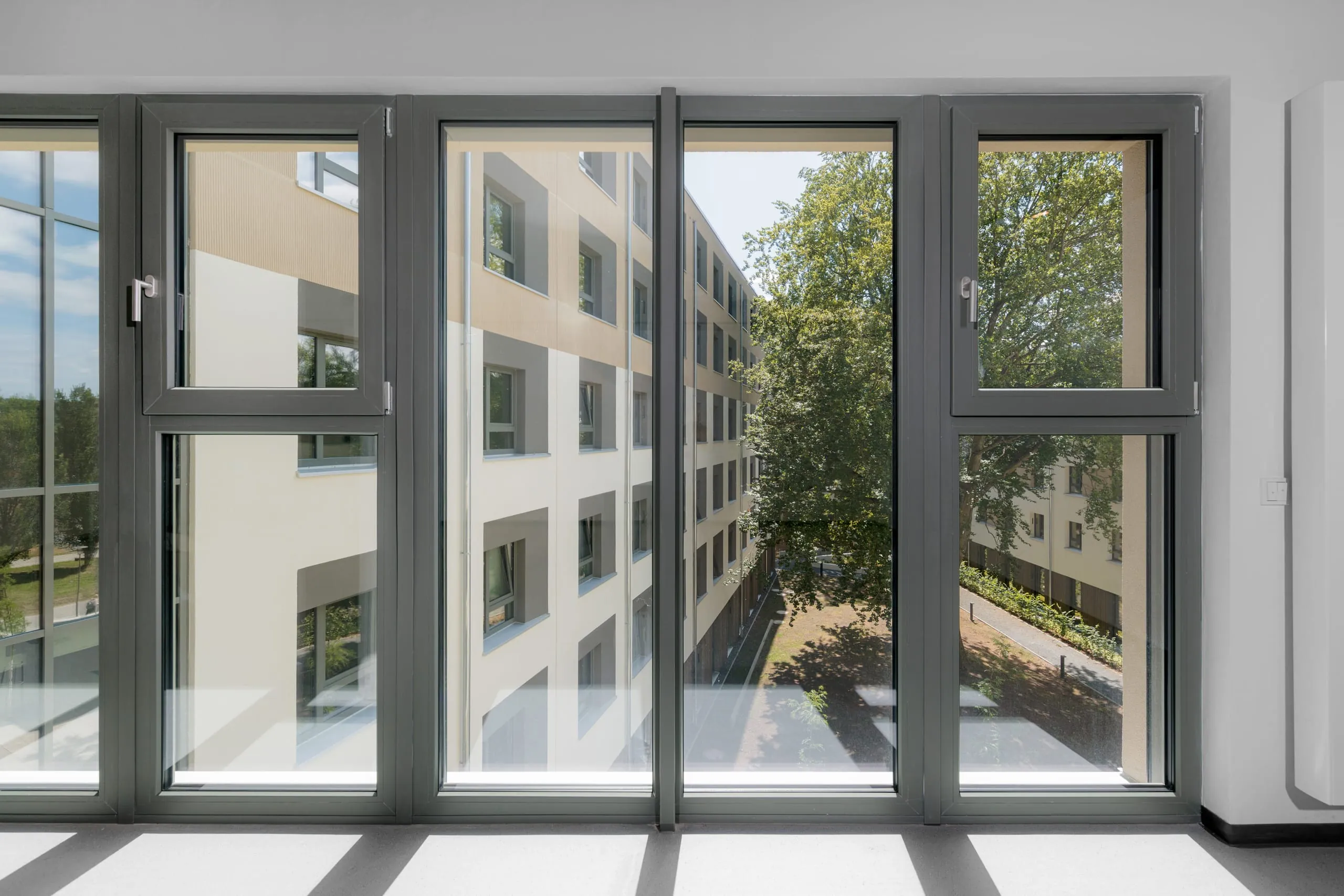 Veka Feinstruktur: Wenn Kunststoff wie Aluminium aussieht