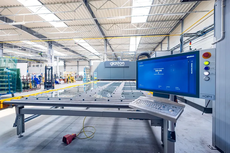 Der Glaston Autopilot reduziert die Komplexität des Vorspannprozesses auf drei Bedienungseingaben: Glasart, Dicke und Verarbeitungsmodus.